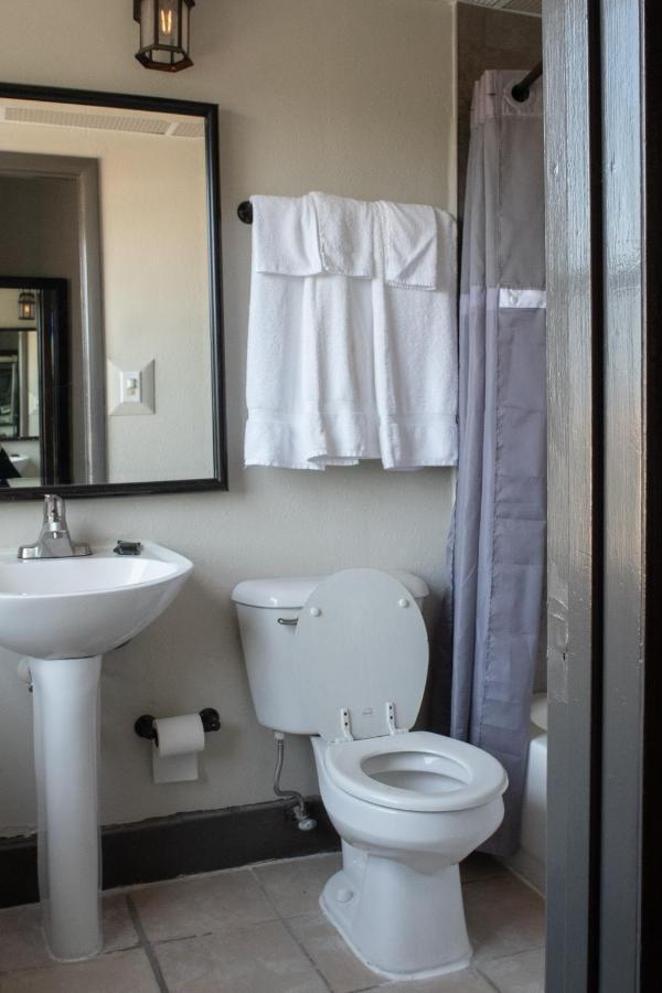 Hotel Chataura Dearborn Kültér fotó
