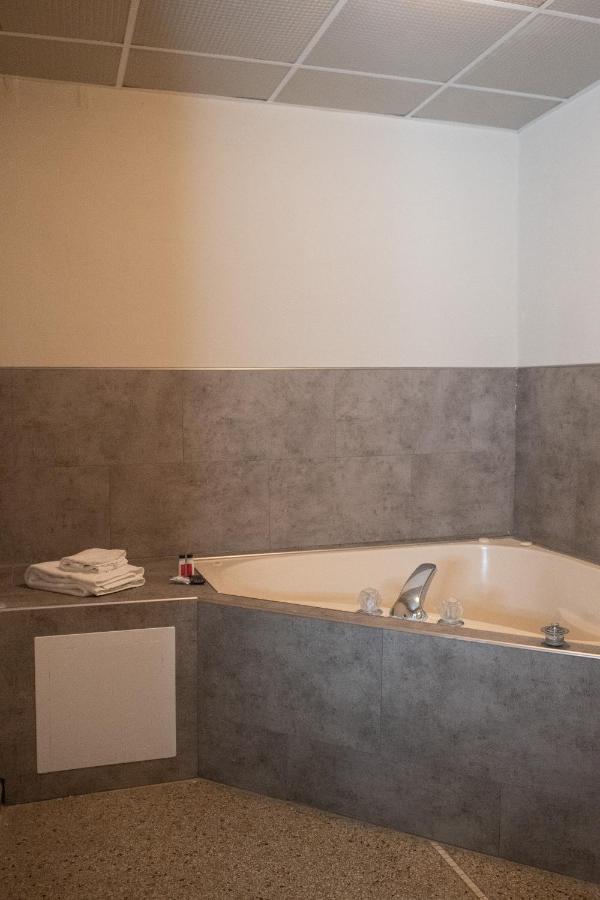 Hotel Chataura Dearborn Kültér fotó